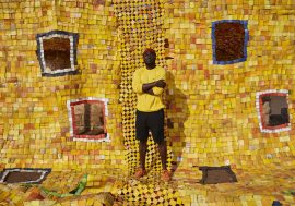 Alla Lorenzelli Arte di Milano arrivano le opere di riciclo di Serge Attukwei Clottey