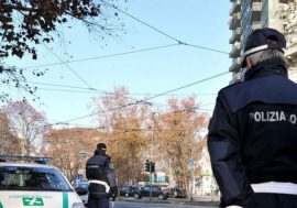 Milano, fingendosi vigile truffa anziana signora: scoperto e arrestato dalla Polizia locale