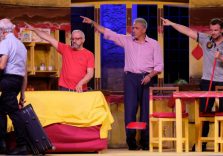 “Casalinghi disperati”, uomini alla riscossa al Teatro Martinitt di Milano