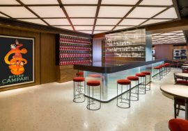Milano, riapre il Camparino in Galleria. Oltre gli aperitivi anche il “Pan’cot” di Davide Oldani