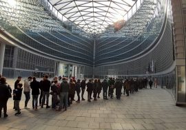 Pirellone aperto, oltre 4 mila persone al 39° piano per ammirare Milano e gustare il torrone cremonese