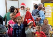 Un Babbo Natale “speciale” a Sesto San Giovanni, Giorgio Oldrini regala gioia e sorrisi ai bambini in difficoltà