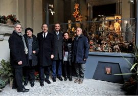 Presepe napoletano del Settecento in mostra nel cortile d’onore di Palazzo Marino a Milano