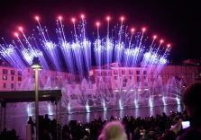 Nel cuore liquido di Milano, giochi d’acqua e luci, per un Natale scintillante
