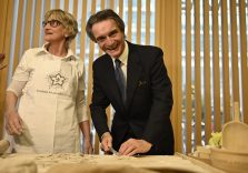 Milano, il governatore Attilio Fontana a scuola di pizzoccheri a Palazzo Lombardia