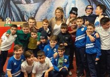 Wanda Nara fa felici i ragazzi della Pro Sesto Calcio
