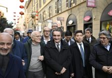 Coronavirus, il governatore lombardo Fontana visita Chinatown di Milano