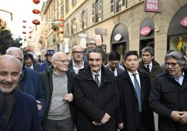 Coronavirus, il governatore lombardo Fontana visita Chinatown di Milano