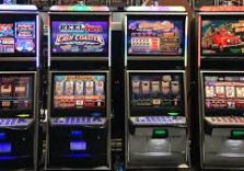 Nemmeno il Coronavirus ferma i giocatori delle slot machines. I negozi che contravvengono saranno chiusi