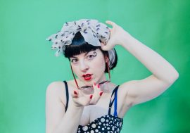 L’eclettica Roberta Giallo si esibisce al festival on line “La panchina dei versi”