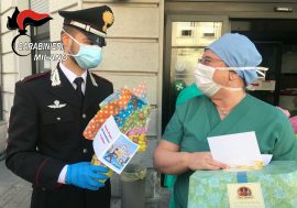 I Carabinieri del Comando Provinciale di Milano consegnano uova e colombe negli ospedali milanesi
