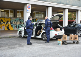 Coronavirus, la Polizia locale  milanese consegna 44 computer ai ragazzi dell’Istituto Tecnico “E. Torricelli”