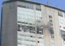 Milano ricorda la tragedia di 18 anni fa quando un aereo si schiantò contro il Pirellone