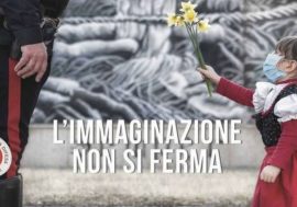 La bimba che offre un fiore al carabiniere scelta come immagine di presentazione della sesta edizione di ‘Siena Awards’