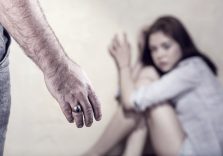Nell’emergenza coronavirus Regione Lombardia ha aumentato le iniziative per contrastare la violenza contro le donne