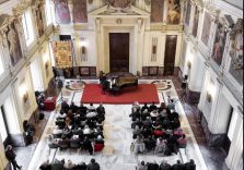 A Palazzo Marino torna “Area P. Milano incontra la poesia” con il poeta Enrico De Lea   
