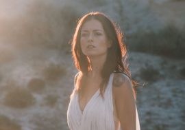 La cantautrice toscana Renza Castelli presenta il suo primo singolo “La Libertà”