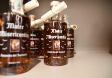 Al centro missionario PIME di Milano il primo liquore al mondo dedicato alla Madre della Misericordia, “L’Amaretto del Santuario”