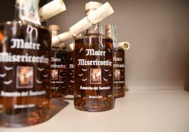 Al centro missionario PIME di Milano il primo liquore al mondo dedicato alla Madre della Misericordia, “L’Amaretto del Santuario”