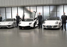Sequestrata dalla Guadia di Finanza un’intera collezione di auto di lusso e d’epoca e consegnata al Museo dell’automobile di Torino