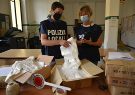 Milano, sequestrati dalla Polizia locale 121mila sacchetti di plastica non a norma