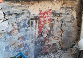 Dalle macerie della Basilica di San Benedetto a Norcia emerge un affresco del Quattrocento raffigurante la Vergine con bambino