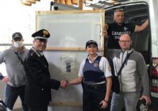 Recuperato dai Carabinieri e restituito alla Francia il Banksy rubato al Bataclan