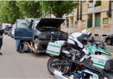 Milano, vasti controlli della Polizia locale per la sicurezza stradale con denunce e rimozioni