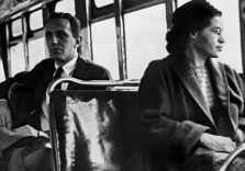 Il volto di Rosa Louise Parks, simbolo dei movimenti per i diritti civili, raffigurato sulle pareti dell’officina Eav di Quarto a Napoli