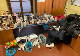 Milano, sequestrati dalla Polizia locale oltre 30mila profumi contraffatti