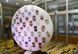 Milano, a Palazzo Pirelli inaugurata l’opera “La voce degli occhi” dedicata alle vittime del Covid