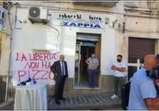 Con le massime autorità tutta Nicotera si stringe attorno a Carmine Zappia il coraggioso imprenditore che non si è piegato alla ‘ndrangheta