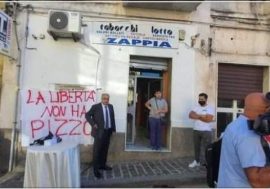 Con le massime autorità tutta Nicotera si stringe attorno a Carmine Zappia il coraggioso imprenditore che non si è piegato alla ‘ndrangheta