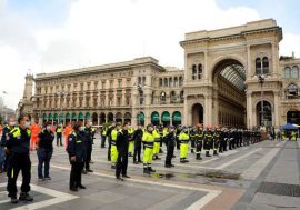 Giornata di ringraziamento agli operatori della Protezione civile in piazza Duomo a Milano