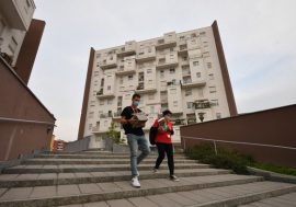 Distribuzione gratuita delle mascherine nelle case popolari di Milano