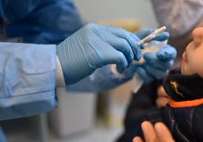 Influenza, in Lombardia vaccinazione gratuita con dosi spray estesa ai ragazzi fino ai 10 anni
