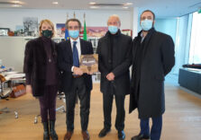 Negozi storici, consegnato al governatore Fontana il libro ‘Bottega Milano’ scritto da Elisabetta Invernici e Alberto Oliva