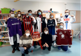 “Camici amici”, ai piccoli pazienti dell’ASST Gaetano Pini-CTO arrivano trasformate le maglie dei calciatori della serie A