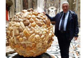 Milano, la storica processione dei Re Magi alla basilica di Sant’Eustorgio con il simbolo di ‘Pane in Piazza’ per portare un messaggio di pace e speranza