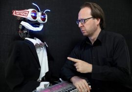 Sfida pianistica fra umano e robot al Teatro No’hma di Milano