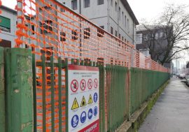 Milano, cominciata la demolizione dell’edificio scolastico di via Crespi