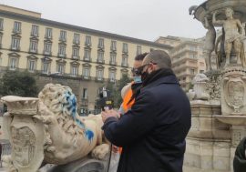 ‘RipuliAMO Napoli”: rimossi i graffiti dalla Fontana del Nettuno