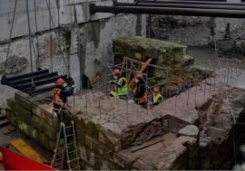 Milano, cantiere M4 De Amicis: in corso lo spostamento delle mura archeologiche