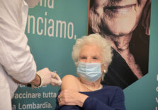 Vaccinazioni, primo giorno in Lombardia: somministrate 3.823 dosi agli over 80