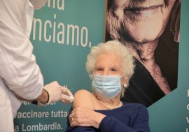 Vaccinazioni, primo giorno in Lombardia: somministrate 3.823 dosi agli over 80