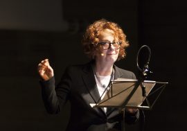 Laura Curino protagonista, in streaming, al Teatro No’hma di Milano con “La solitudine del Premio Nobel”
