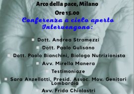 Covid, conferenza stampa a cielo aperto a Milano dal Comitato Liberi Cittadini