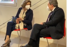 Il premier Draghi e la moglie vaccinati questa mattina con AstraZeneca