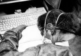 Covid, un anno fa la foto simbolo dell’infermiera stremata che ha commosso il mondo ricordata dal governatore lombardo Fontana