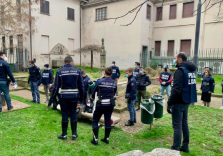 Milano, rimpatriati dalla Polizia locale quattro romeni per molestie a commercianti e passanti